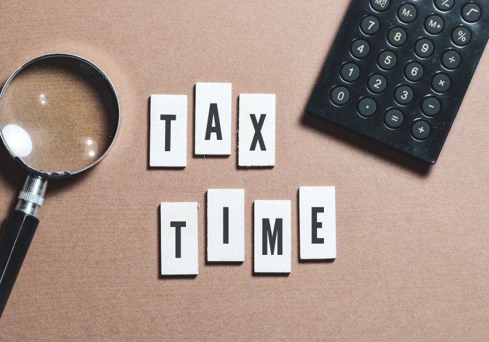 Item Illustration : Taxes Made Easy - Clear and concise tax guide 2024/25
