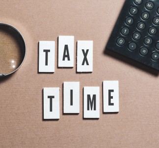 Item Illustration : Taxes Made Easy - Clear and concise tax guide 2024/25